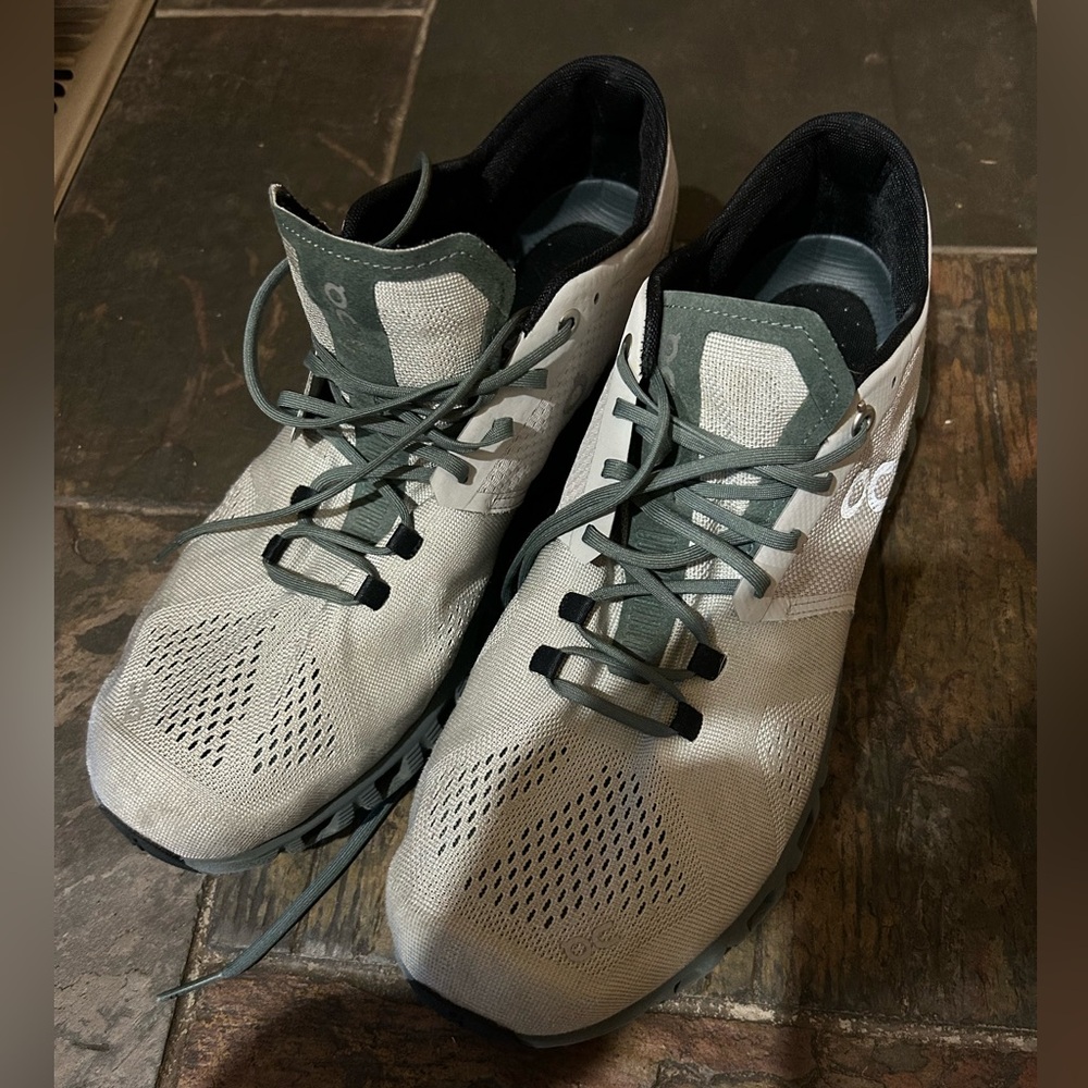 On cloud men’s 10.5